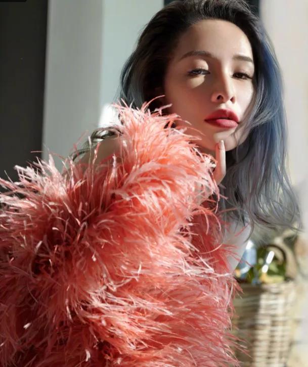 萧亚轩出道17年换了多少任男朋友 (40岁的萧亚轩如何成为恋爱小天才)