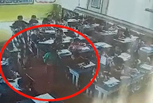 孩子被老师打的嘴巴出血,小学生被老师把耳朵打破皮