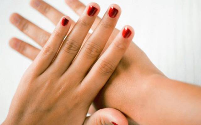 黑黄皮显白指甲油,黄黑皮裸色指甲油怎么选