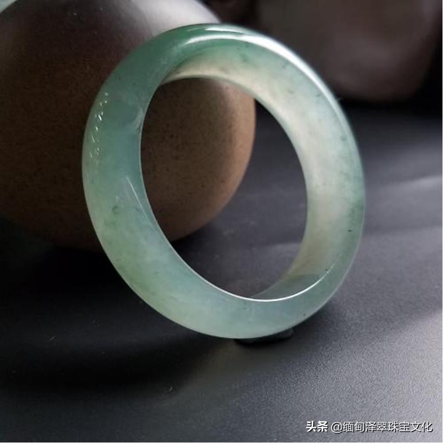 翡翠种水颜色一览表,翡翠常见的5种颜色有哪些