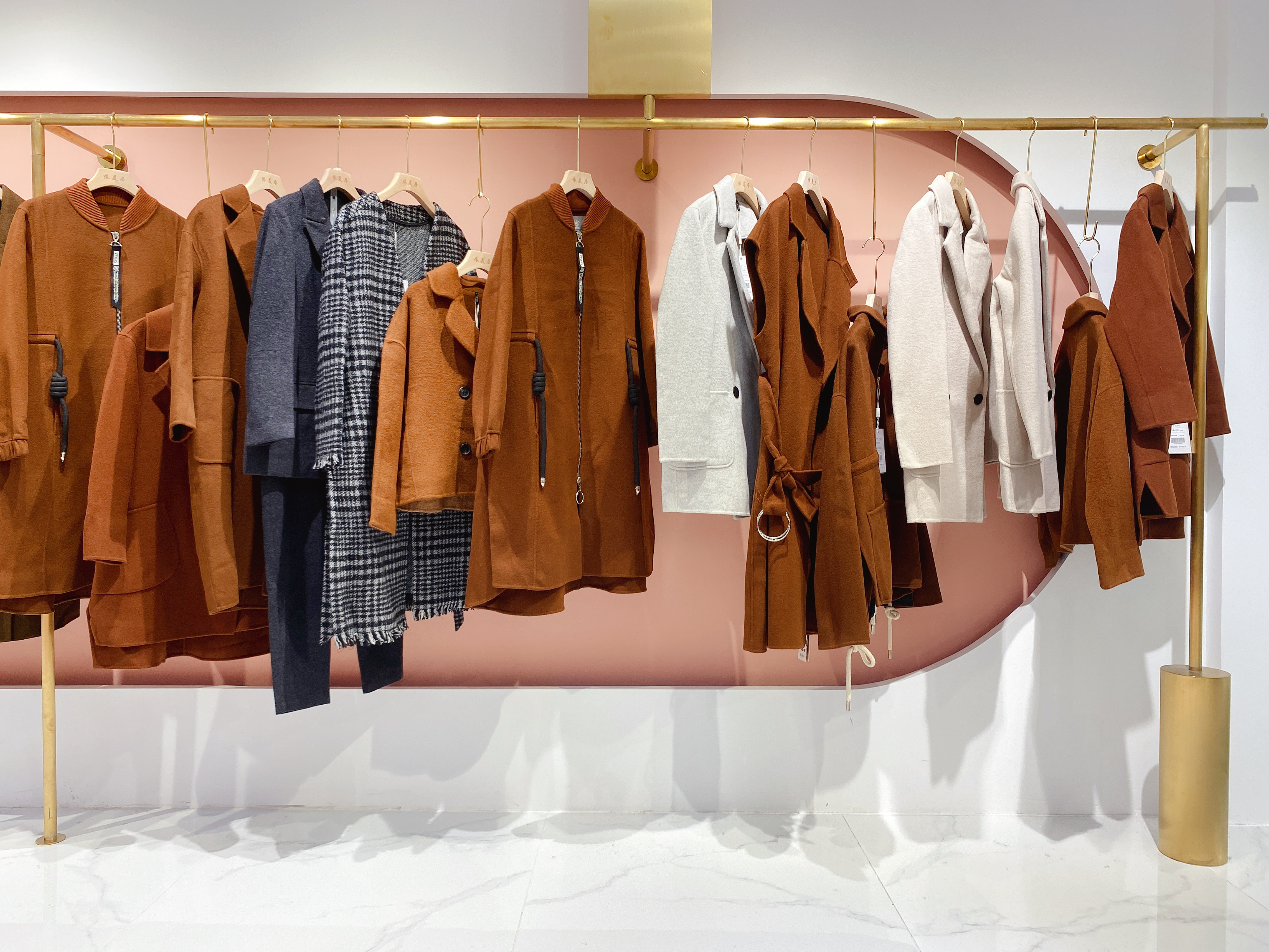 依美居品牌折扣女装批发,依美居品牌女装