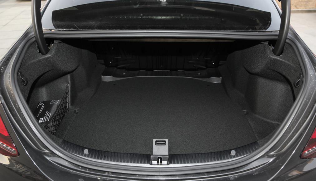 奔驰c级现在值得买吗还是等新款,奔驰c级能买到以前的老款吗