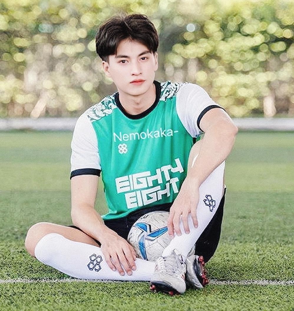 足球少年糕卡娜：热爱足球的他快乐无比