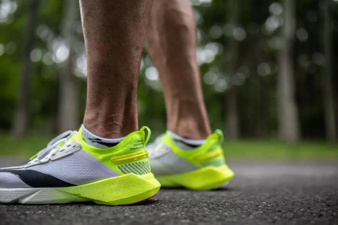 科技颜值跑鞋100到200元,䨻科技李宁跑鞋推荐