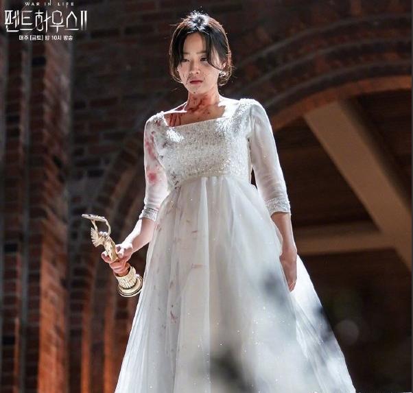 顶楼2露娜后来复活了吗,顶楼2露娜回来是捣乱的吗