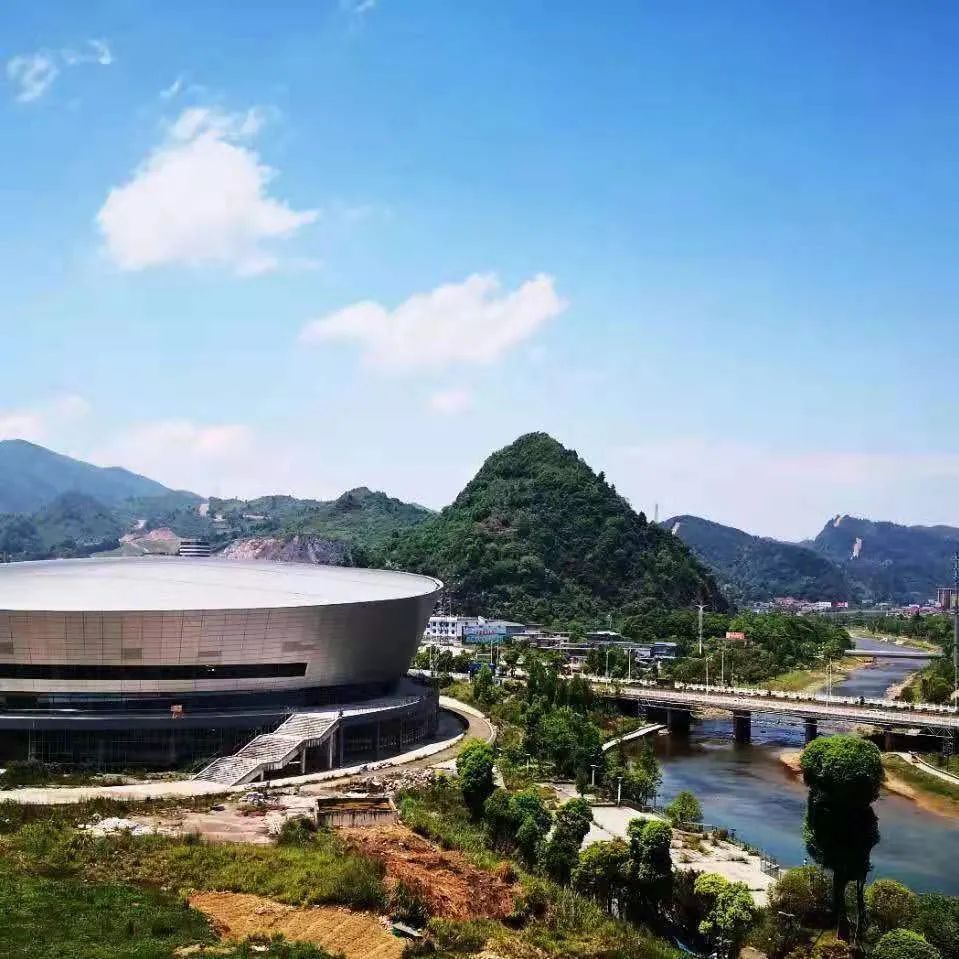 词醇烹荟萃，韵雅宴婵娟众诗友贺读《幽岫春苔》诗词专辑三