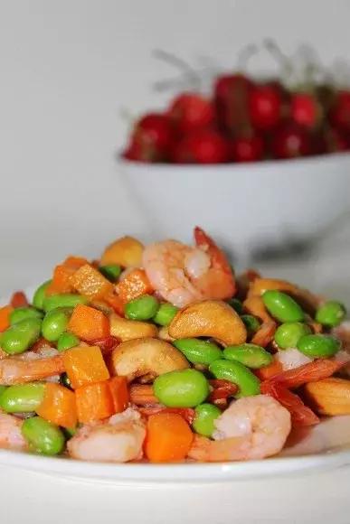 喜欢吃虾的朋友一定要去虾线,喜欢吃虾的朋友们看过来