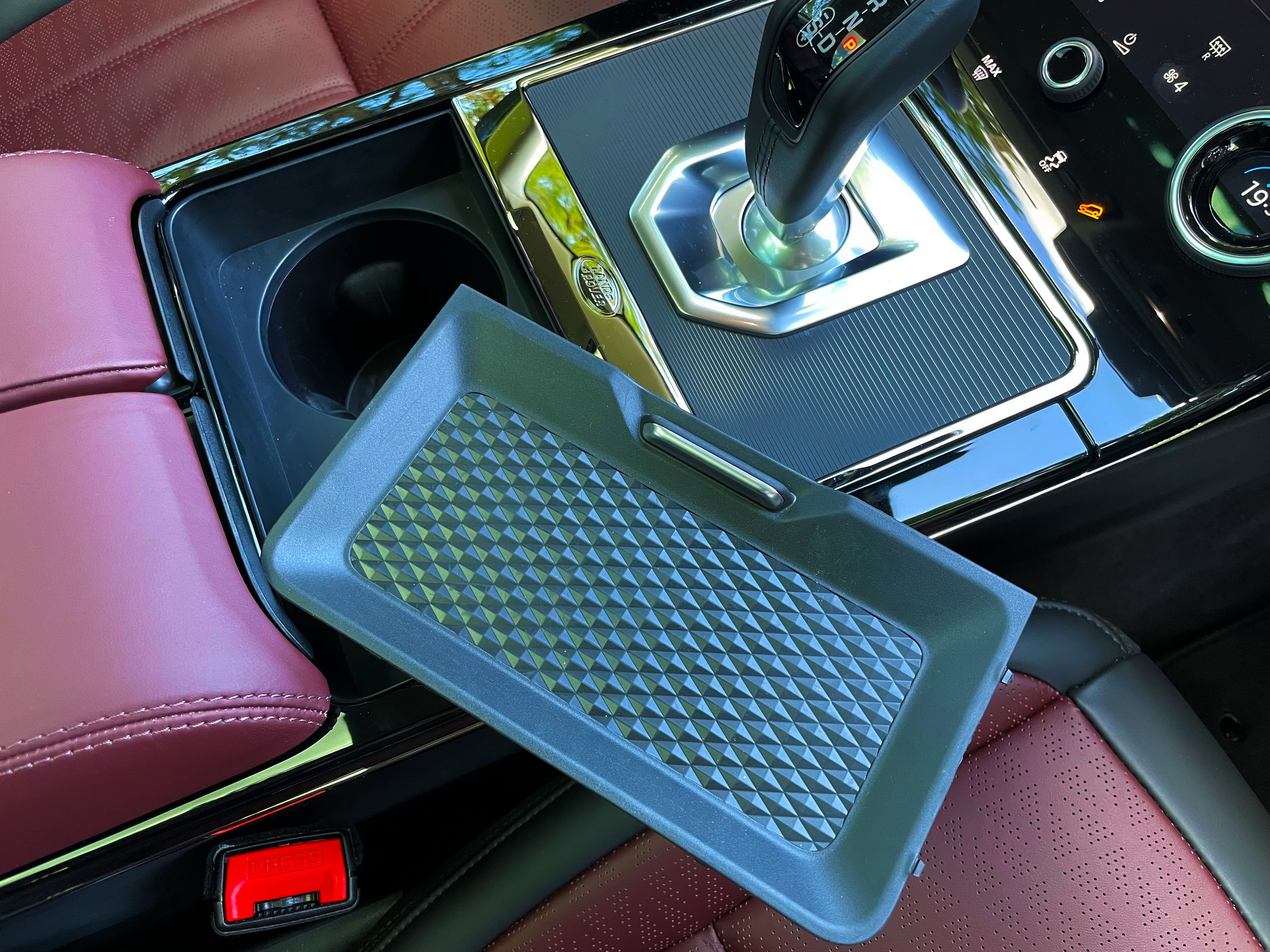 路虎揽胜极光l怎么样值得购买吗,2022路虎揽胜极光l值得买么