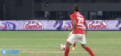 中甲再现飞铲,中甲门将惊天乌龙