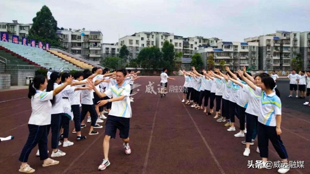 威远高考第一名来了,文科609、理科676