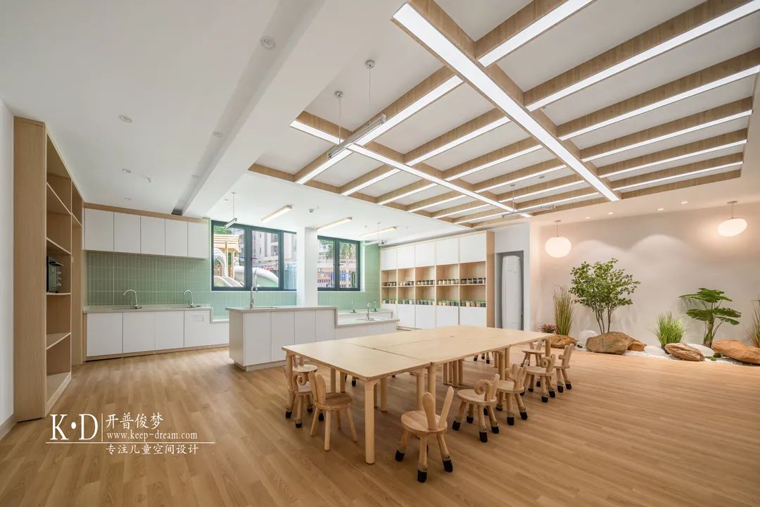 泉州金碧辉煌的幼儿园,泉州幼儿园空间设计效果图