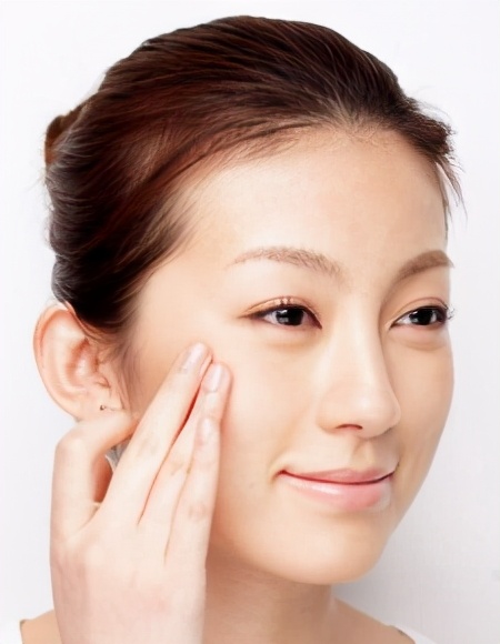 十款好用又实惠的眼霜排行 (眼霜推荐这5款平价眼霜也好用的)