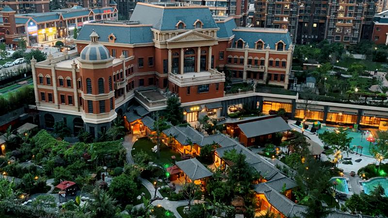 萌娃温泉玩水,灞业3000米温泉带娃攻略