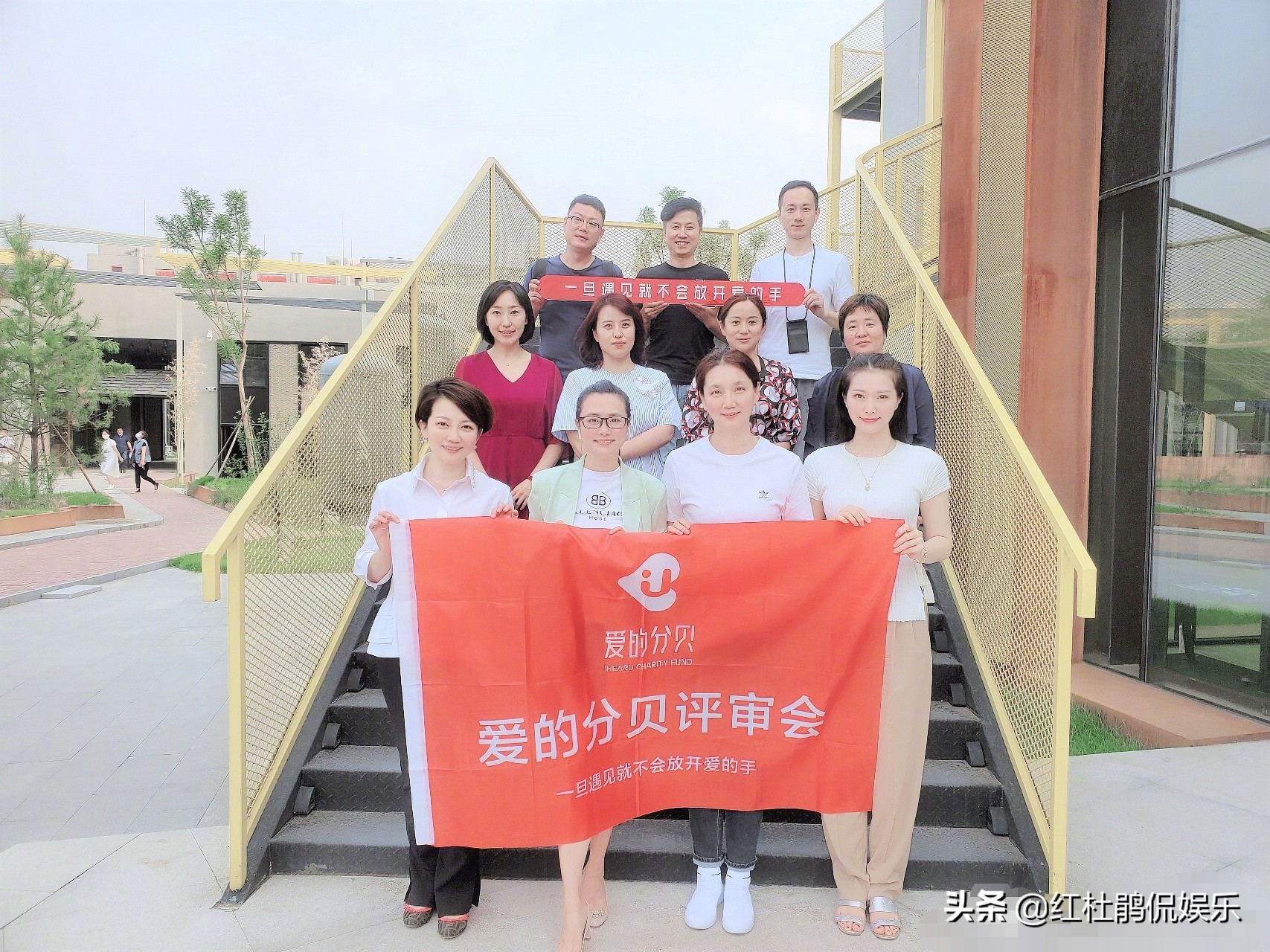 58岁央视李修平生活近照,李修平穿西装近照图片