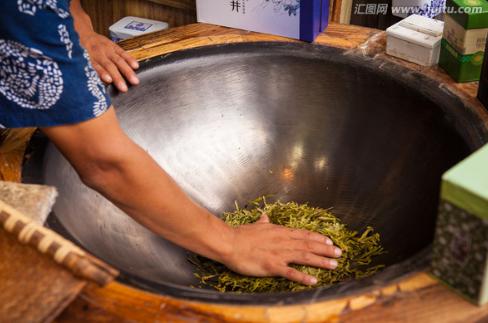 普洱茶怎么杀青,普洱茶杀青工艺的作用是什么