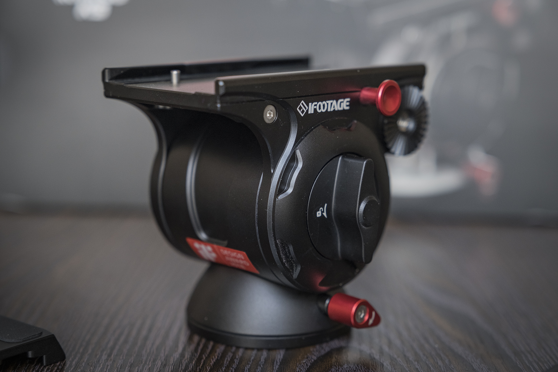 聚目开箱丨明明能靠脸，偏要拼才华——印迹COBRA2代独脚架开箱