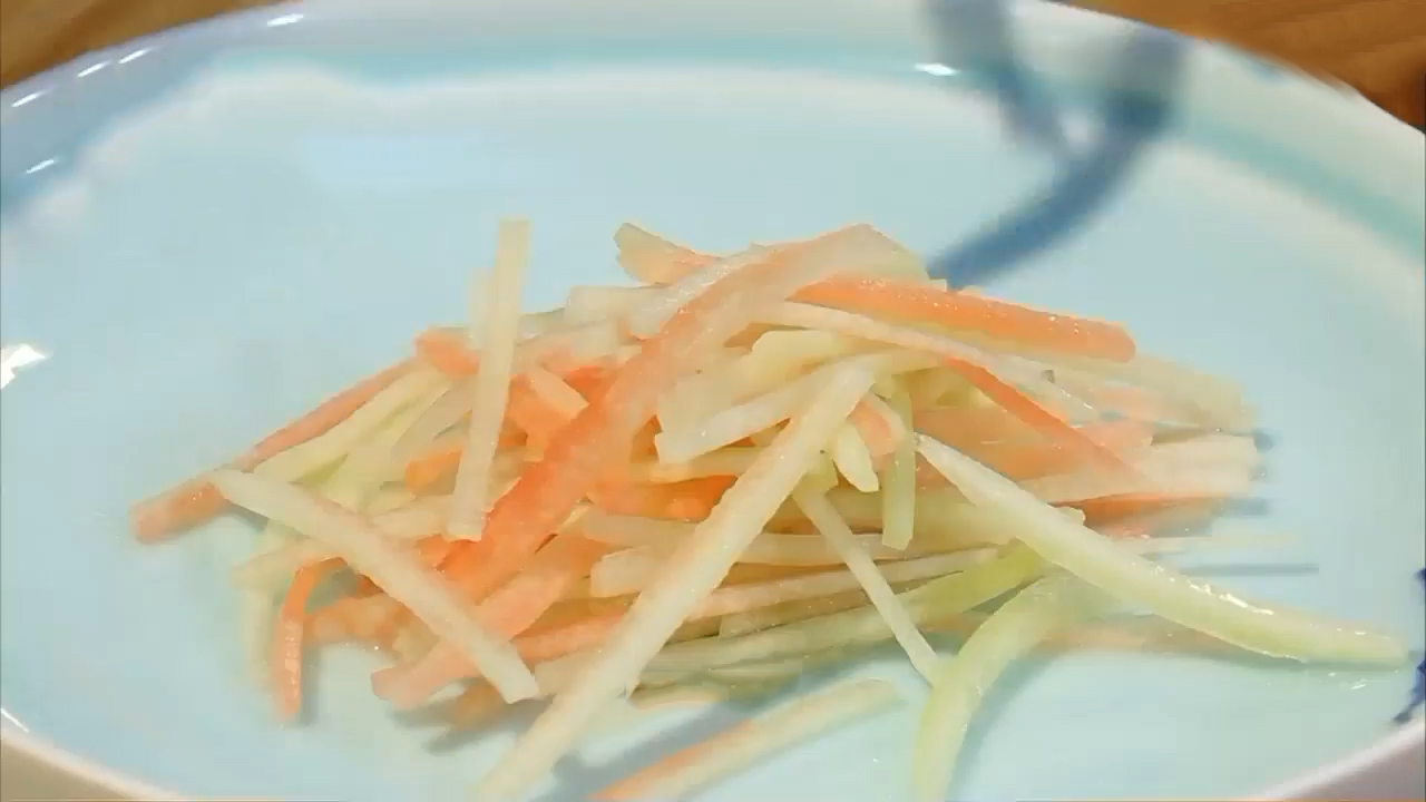 如何自制凉皮凉了也劲道,自制凉皮怎么做又滑又劲道