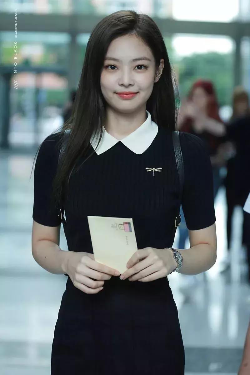 刘雯米兰时装周试装,刘雯维密走秀比心