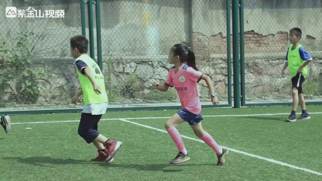 14岁女孩足球梦,一个女孩的足球梦