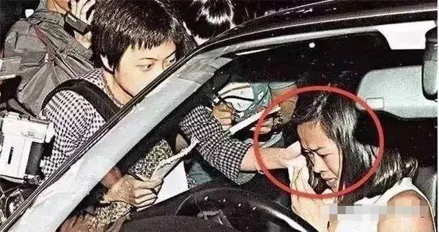 耐心蛰伏16年，成大刘的“人肉拐棍”，甘比笑到最后靠的是忍吗？