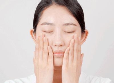 肌肤泛红敏感怎么推荐雅漾的产品,韩束保湿提亮肤色紧致肌肤