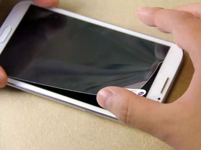 雷军建议手机不贴膜视频,雷军表示不要给手机贴膜