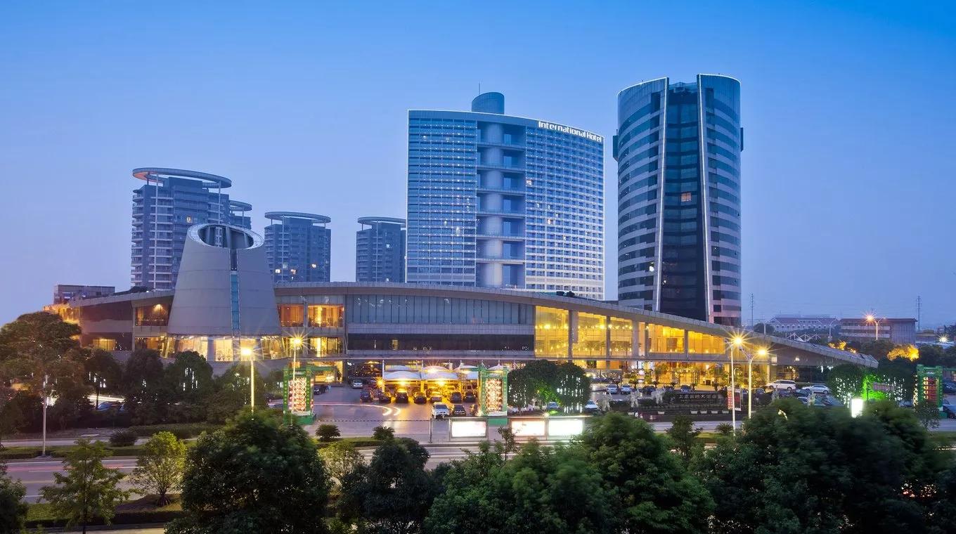 资不抵债，百亿债务无力承担，30年心血尽丧，亿万富豪周建灿跳楼