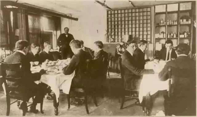 毒牛奶、假蜂蜜、*片鸦**糖浆，还有什么不能造假？