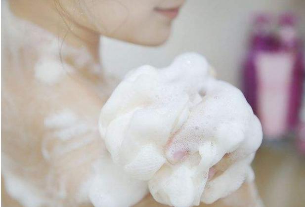 皮肤发痒像虫爬,皮肤发痒感觉有虫子爬过