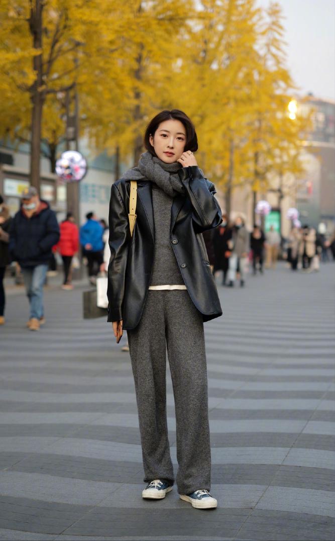 今年早春显瘦又百搭的五条神裤,小黑裤的百搭时尚
