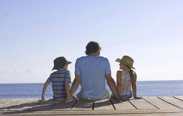 孩子模仿父母的不良行为的例子,当孩子开始模仿大人家长要注意了