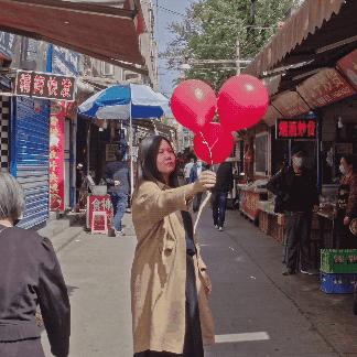 向对面出租屋射了一箭：80后妈妈王莹在城中村的实验艺术