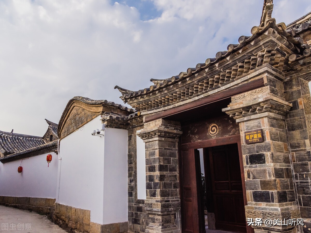 农村门楼为啥不是在左就是在右,农村建房门楼朝向