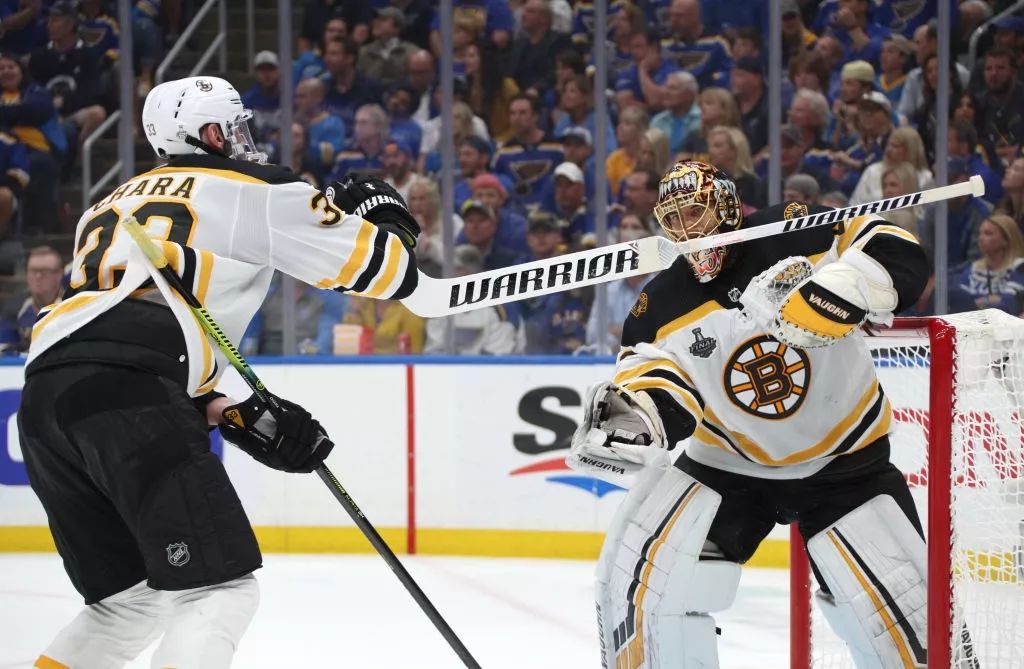 蓝调拿下球队首个斯坦利杯总冠军，奥赖利荣膺季后赛MVP