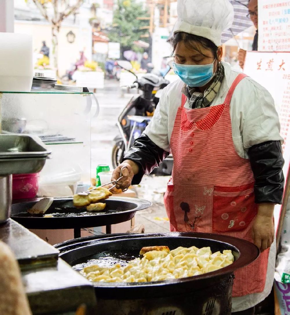 早餐界的排队王----乔馋锅贴，1.2一个居然年赚200多万元