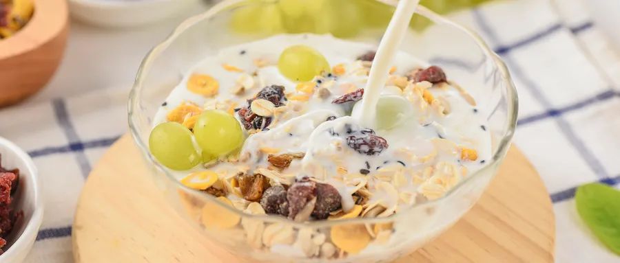 出现痛风症状该怎么治疗,出现痛风是否就医