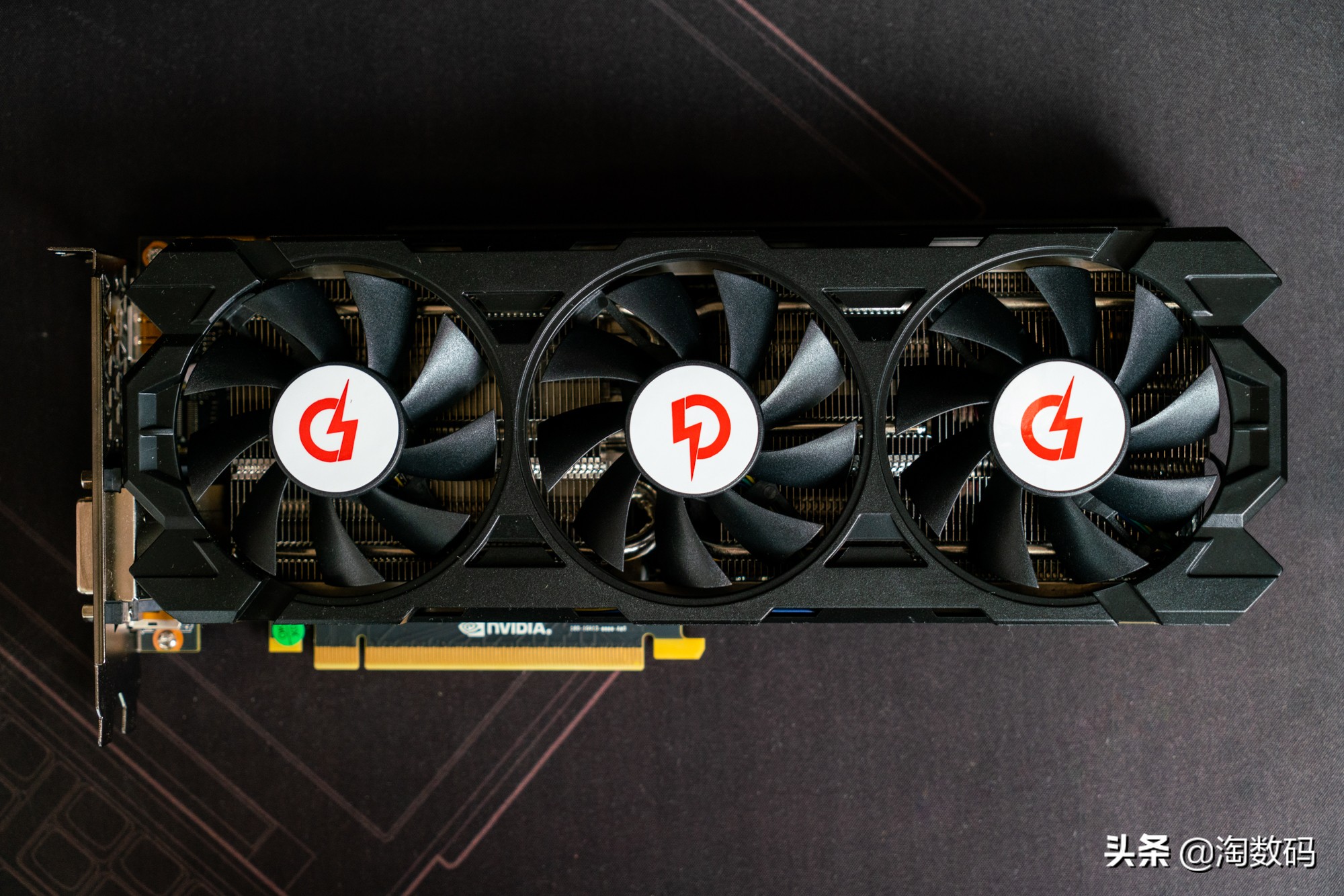 gtx1080ti显卡猛禽,1080显卡搭配13600kf吃鸡测试