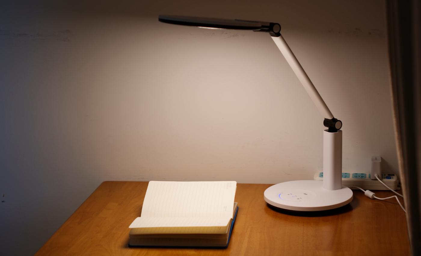 孩视宝智能护眼台灯,好视力和孩视宝台灯测评