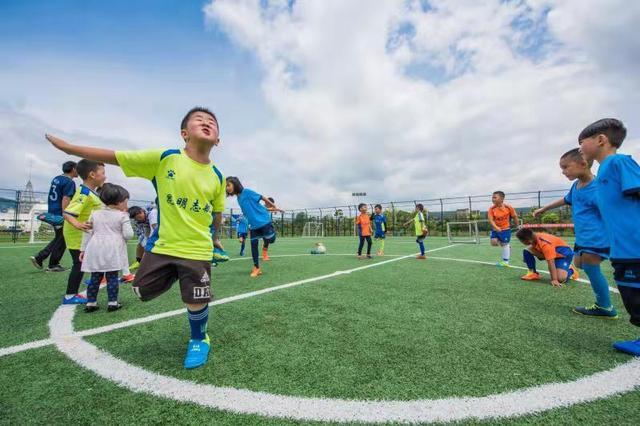 孩子踢足球算体育加分吗,孩子学踢足球有多厉害