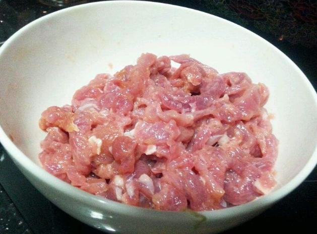 无论炒哪种肉丝,都不要直接下锅,多做2步,肉丝不干不柴很入味