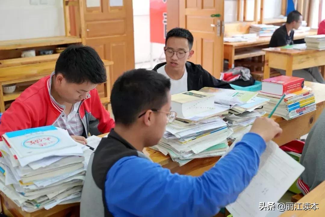 今年高考丽江有个班竟考上了1个清华2个北大！揭秘宁蒗海安班……