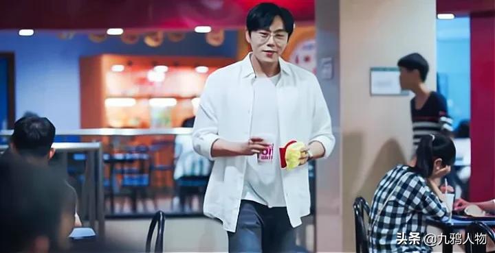 人生最可怕的事，是不知道身边躺着个张东升