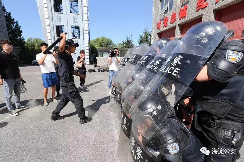 特警训练遭群众围观,特警魔鬼式训练