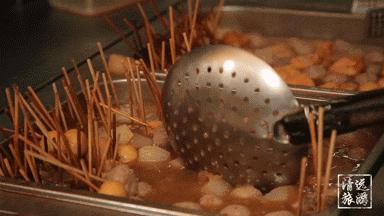 这些在学校周边开了十几年的小吃店，陪伴了多少人的青葱岁月！