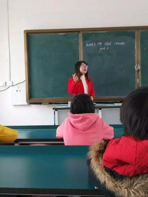 息县张陶中心校江庄小学教师王玲云：学海无涯，学无止境