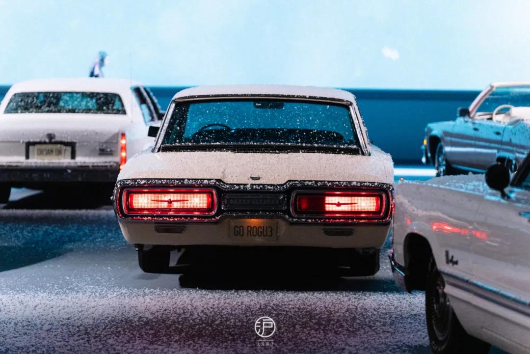 坐在车里看露天电影,坐在车里看电影也是一种享受