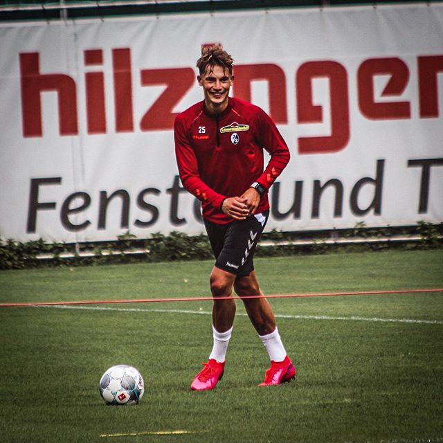 弗赖堡最新阵容,弗赖堡后防线