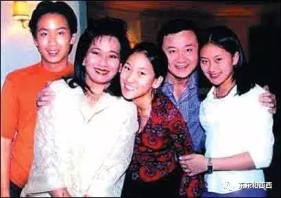 这场嫁女的婚礼太唯美了，泰国白富美姐妹花的日常是什么样？