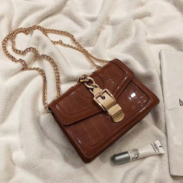 漆皮包包如何清洁和保养,漆皮包包怎么打理