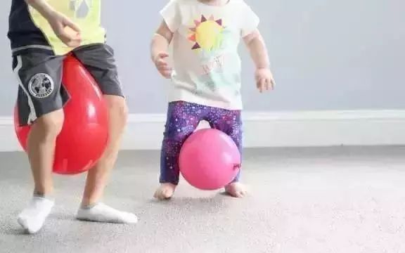 幼儿园对抗新型冠状病毒亲子游戏,预防新型冠状病毒的体能游戏